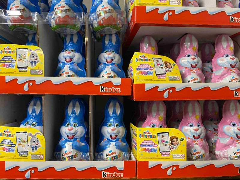 Шоколадна фігурка з іграшкою Easter Bunny with Surprise Egg (хлопчик) 75 г 238 фото